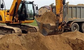 Выкопать яму экскаватором в Балашове от 942 руб. - 2Землекопа-Бла